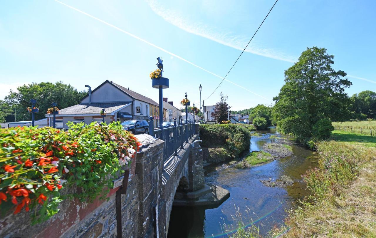 Awel Taf- Central Cottage Ideal For Families, With Parking セント・クリアーズ エクステリア 写真